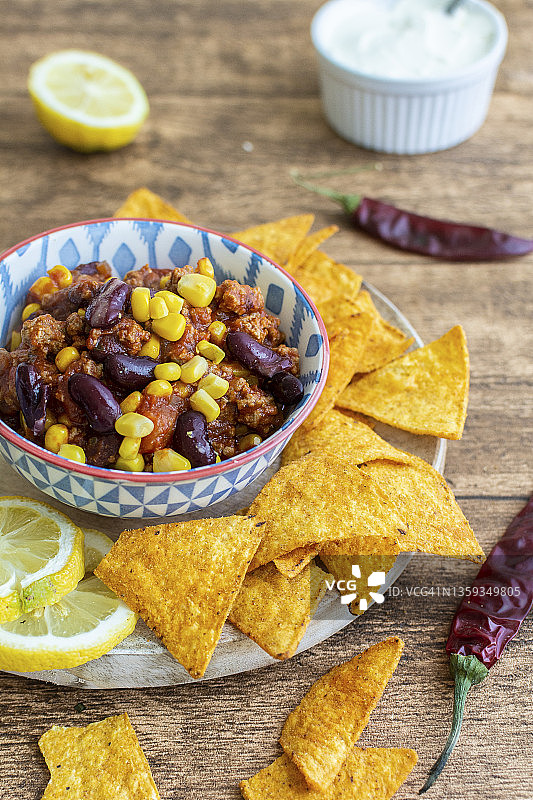 辣椒炖肉配玉米片图片素材