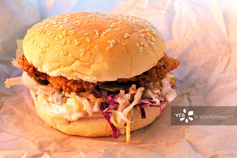 包装纸上的鸡肉汉堡图片素材