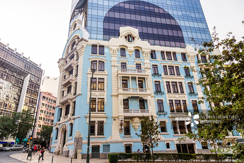 里斯本市中心装饰精美的传统老建筑图片素材