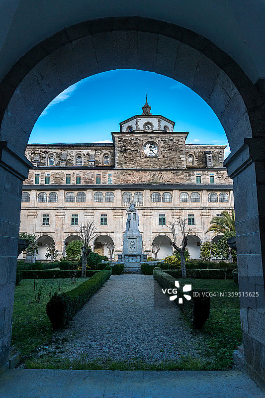 萨莫斯修道院的回廊图片素材