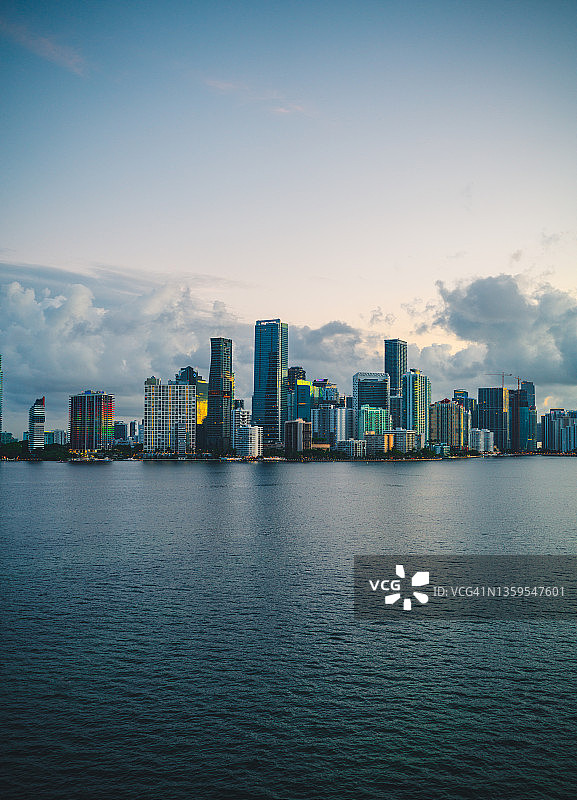 佛罗里达州迈阿密天际线摩天大楼的航拍图图片素材
