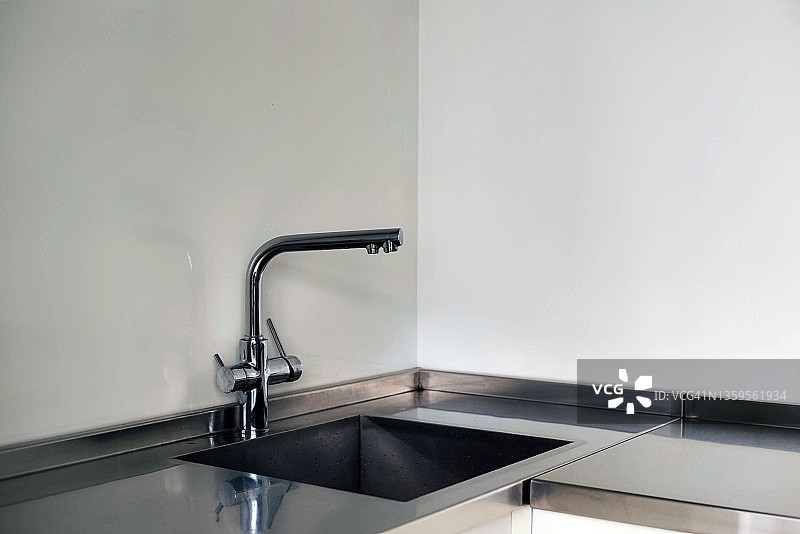 简约风格的现代厨房内景图片素材