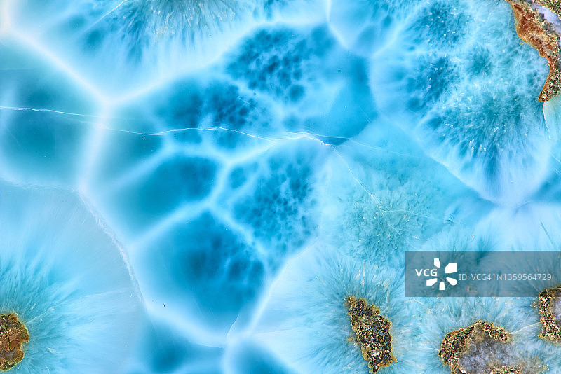 蓝色宝石的彩色天然矿物海纹石晶体纹理材料图片素材