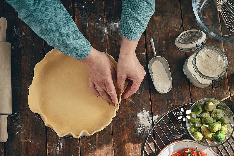 准备球芽甘蓝乳蛋饼图片素材