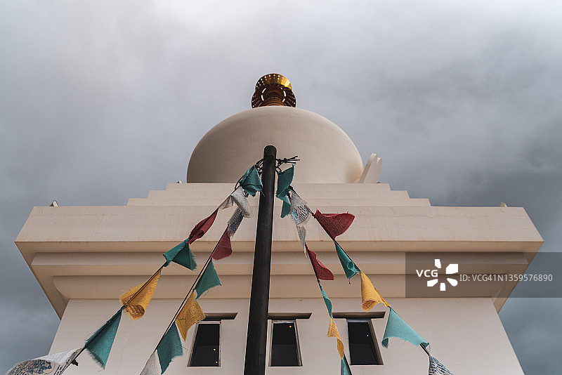 阴天下的贝纳尔马德纳佛塔图片素材