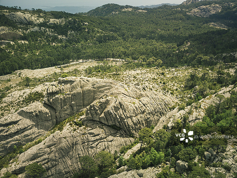 科西嘉岛巴韦拉尖峰群鸟瞰，2021年6月图片素材