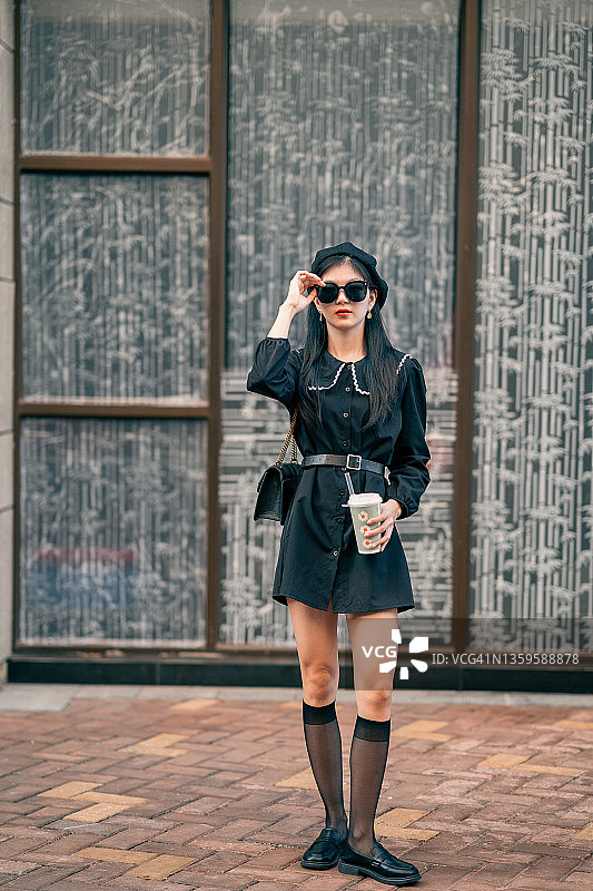 时尚的女孩图片素材