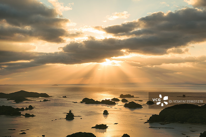 多岛海域的日落图片素材