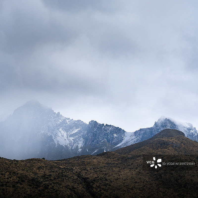厄瓜多尔冬季的鲁米尼亚维火山图片素材