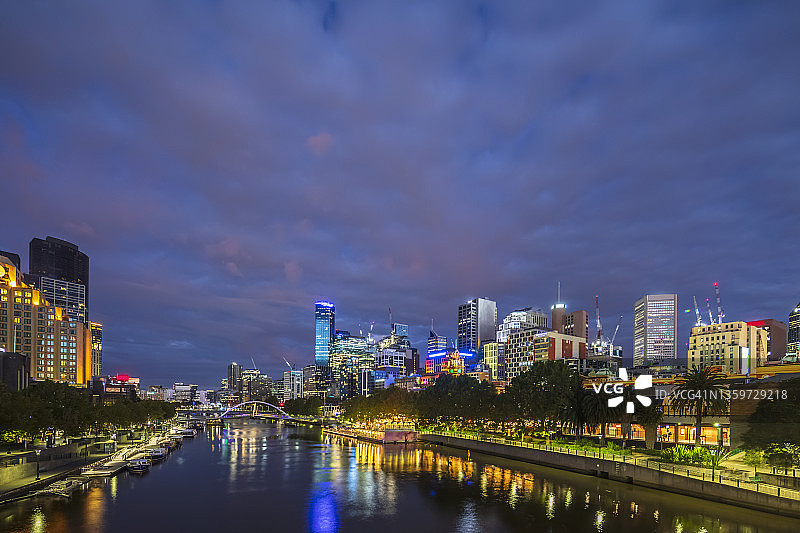 澳大利亚墨尔本雅拉河运河暮色图片素材