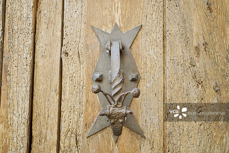 木门上的门环特写图片素材