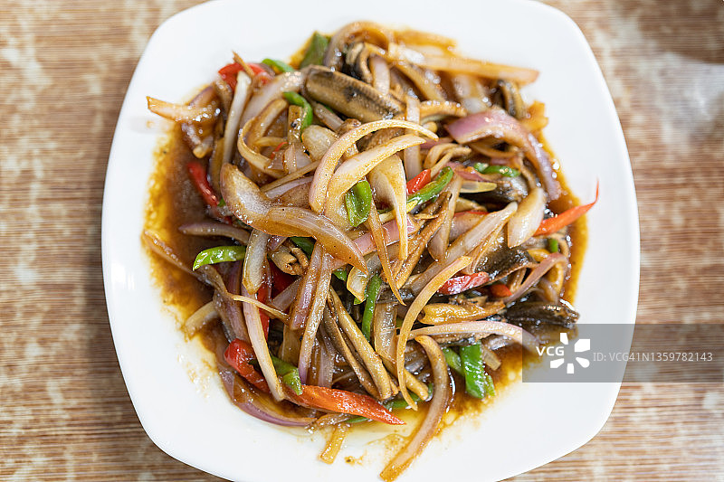 中式美食：洋葱烤鳗鱼图片素材