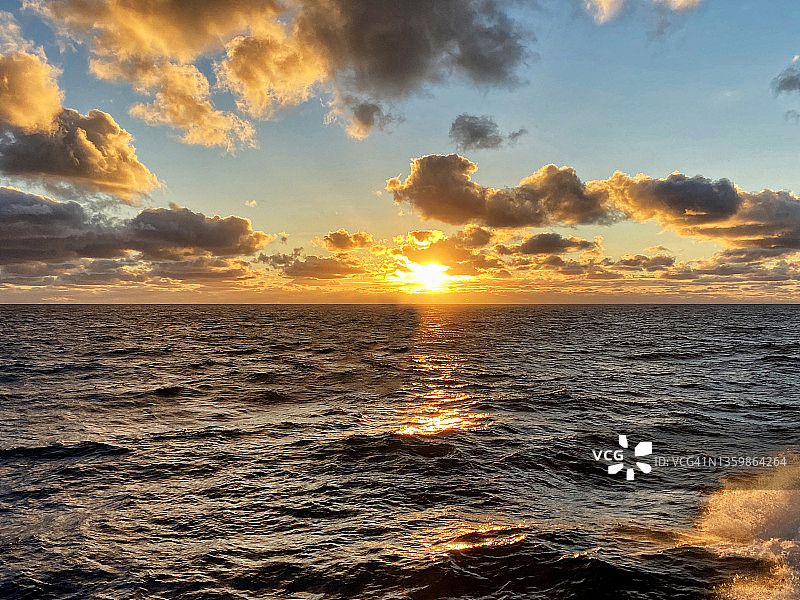 南大西洋日落图片素材