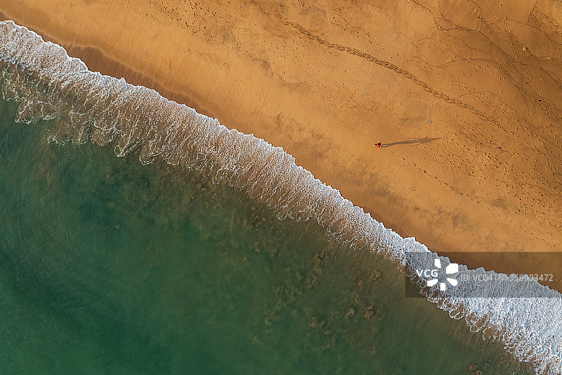 芽庄海滩的波浪图片素材