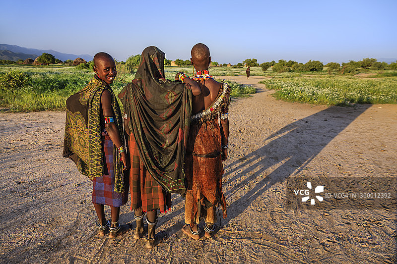 来自埃塞俄比亚埃尔博雷部落的年轻女性图片素材