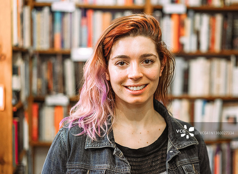 书店人像图片素材