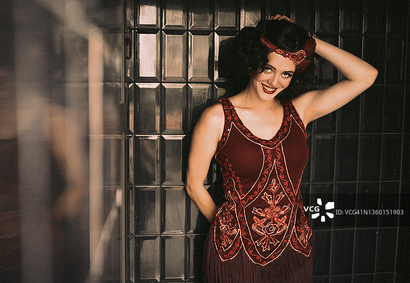 在舞蹈俱乐部前的舞者图片素材