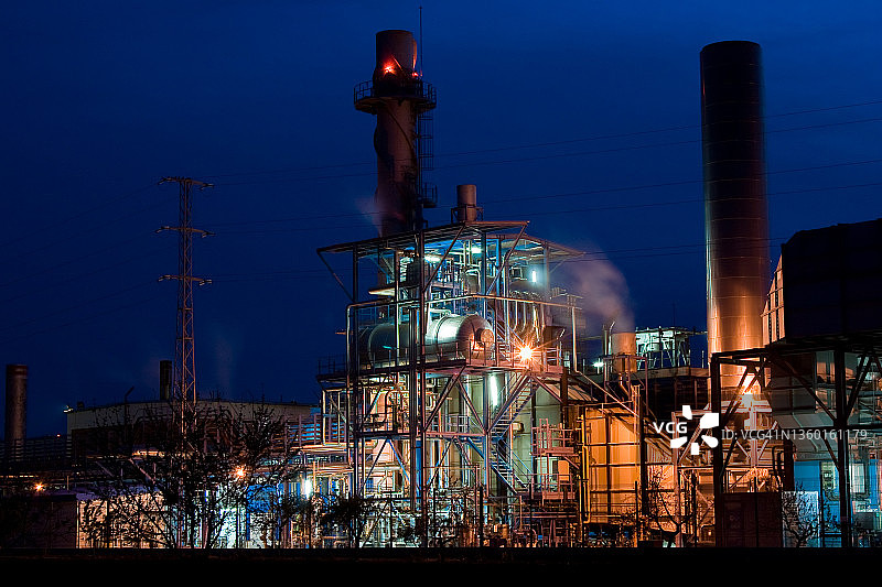 造纸厂的热电联产。西班牙安达卢西亚哈恩图片素材