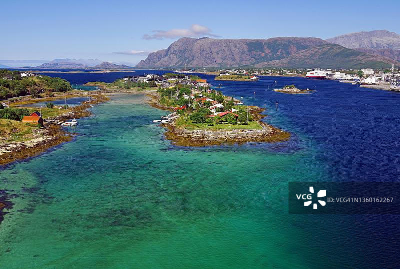 挪威诺尔兰Bronnoeysund港口小岛景观图片素材