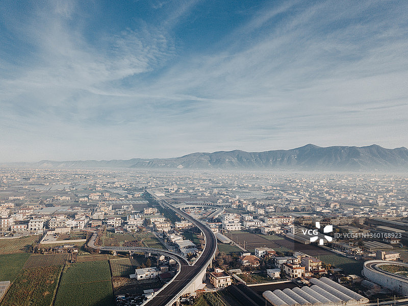 意大利坎帕尼亚萨莱诺省斯卡法蒂市的城市景观航拍图片素材