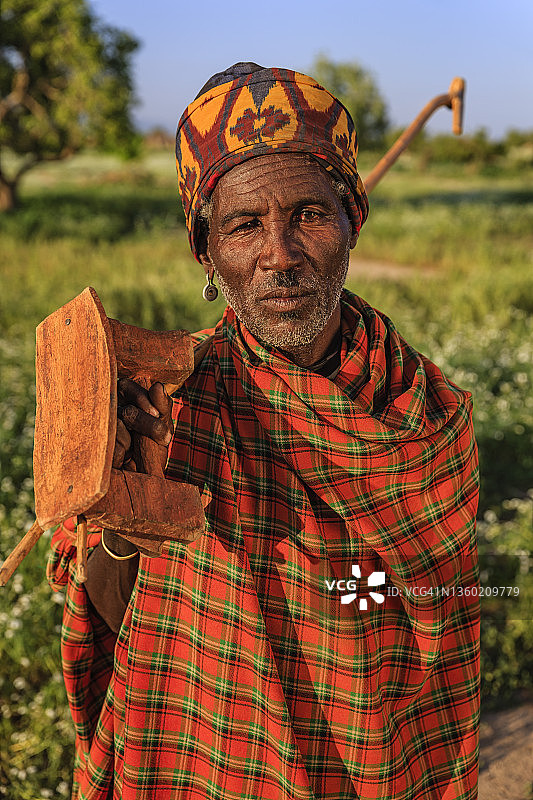 来自埃塞俄比亚埃尔博雷部落的老人肖像图片素材