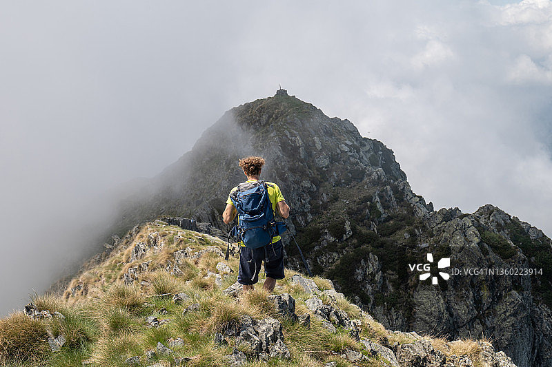 山区徒步图片素材