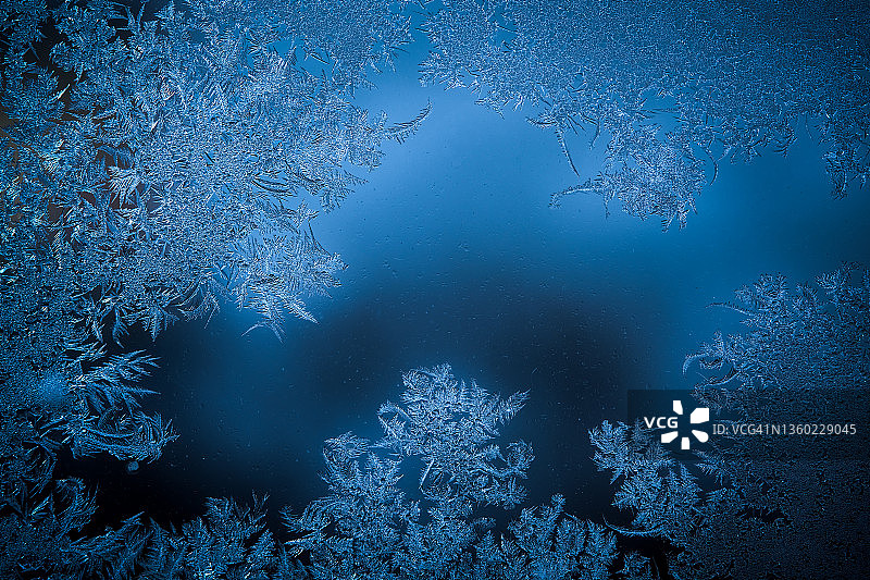 玻璃表面的霜花图案图片素材