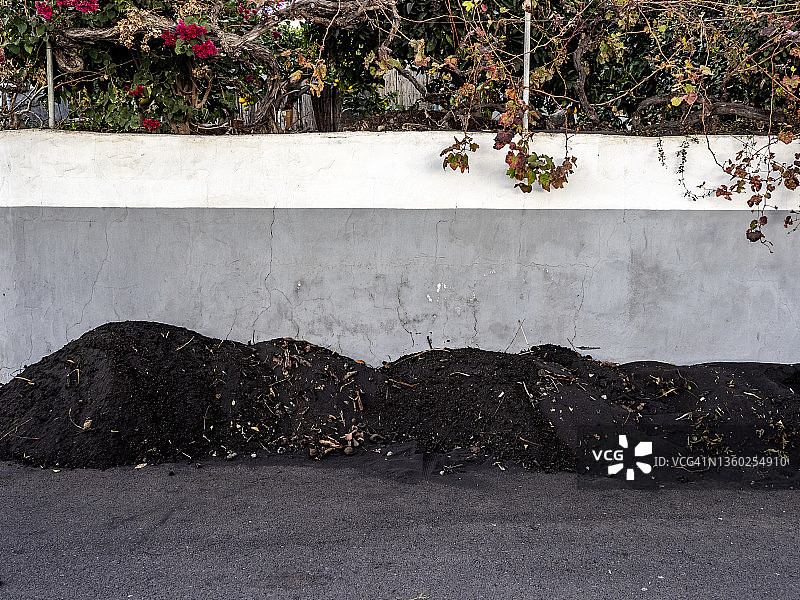 塔朱亚市街道：老昆布雷火山喷发后的火山灰图片素材