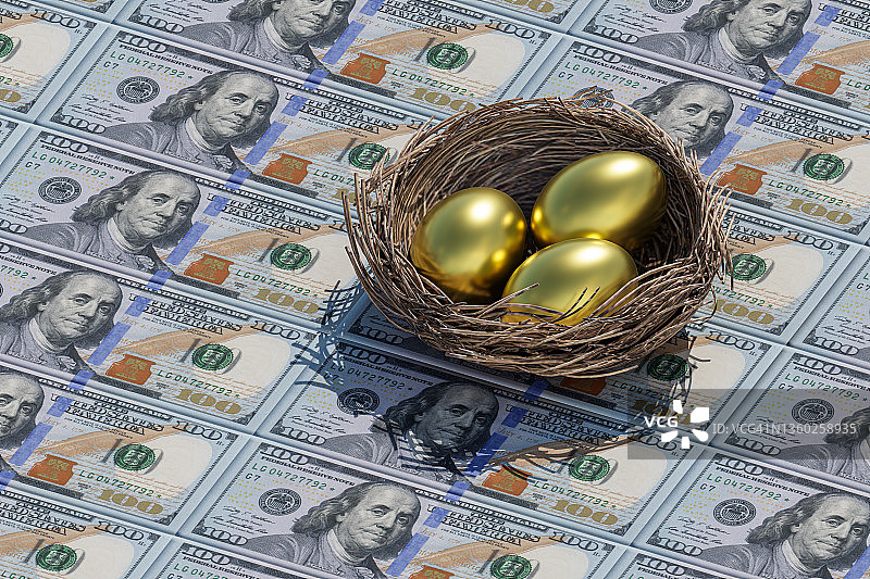 柳条筐里的三枚金蛋与百元美钞背景图片素材