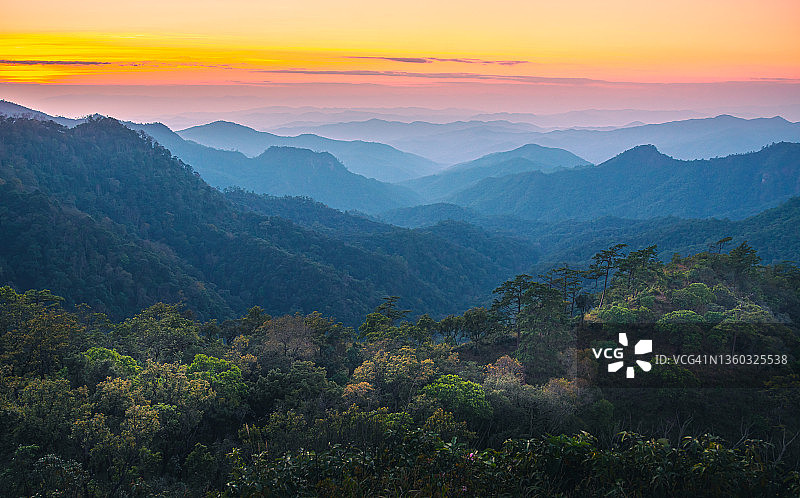 泰国清盛县坤查国家公园Doi Langka Luang山脉日落图片素材