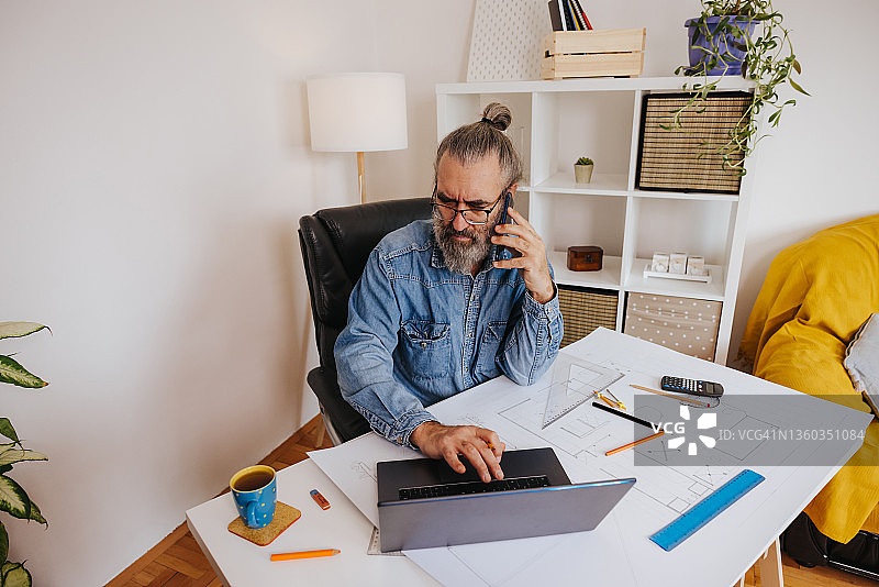 对工作的完全投入图片素材