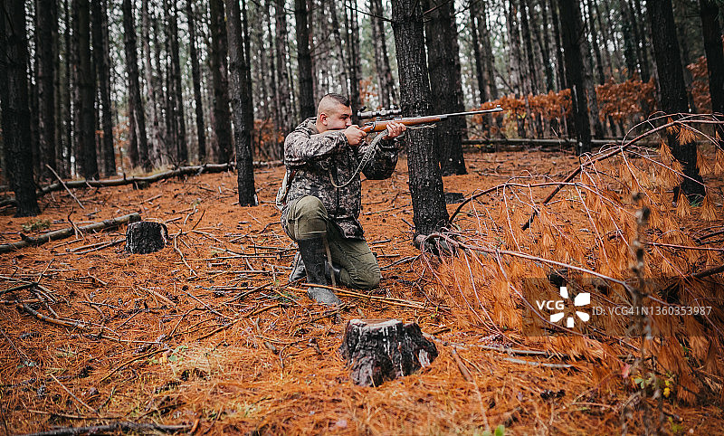 自然中的猎人图片素材