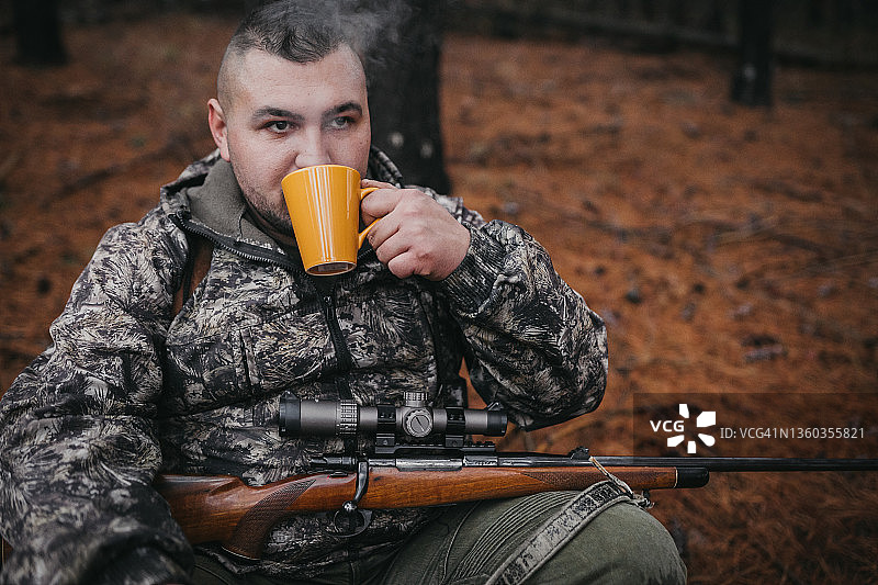 猎人喝茶图片素材