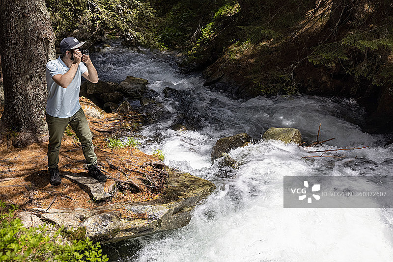 拍摄河流急流图片素材