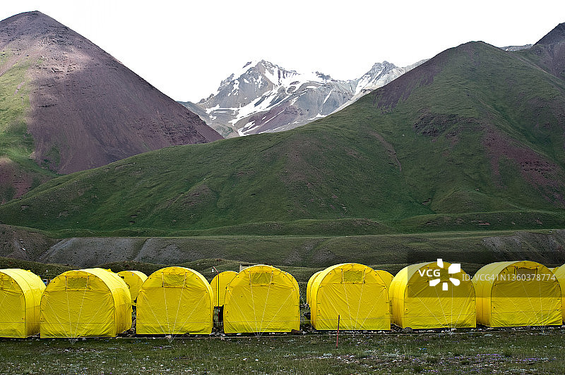登山者和徒步旅行者的帐篷（吉尔吉斯斯坦）图片素材