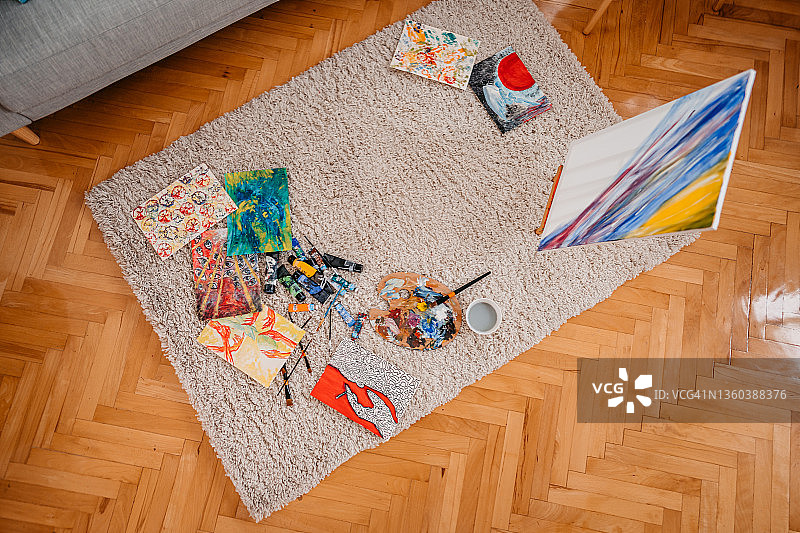 温馨的创意艺术家居家环境图片素材