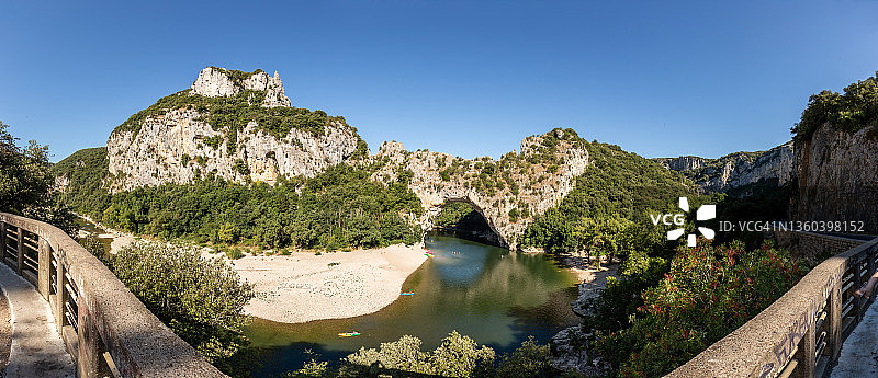 阿尔代什河和阿尔克桥（法国阿尔代什省）图片素材