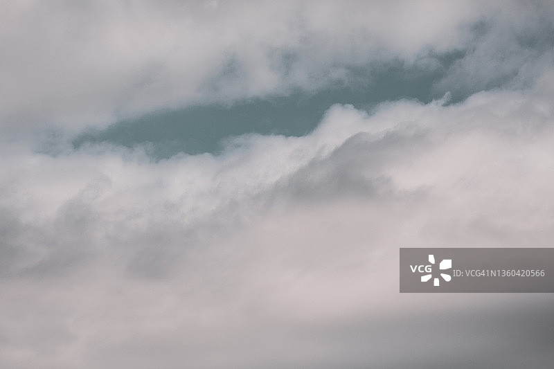 绿松石天空和白云图片素材