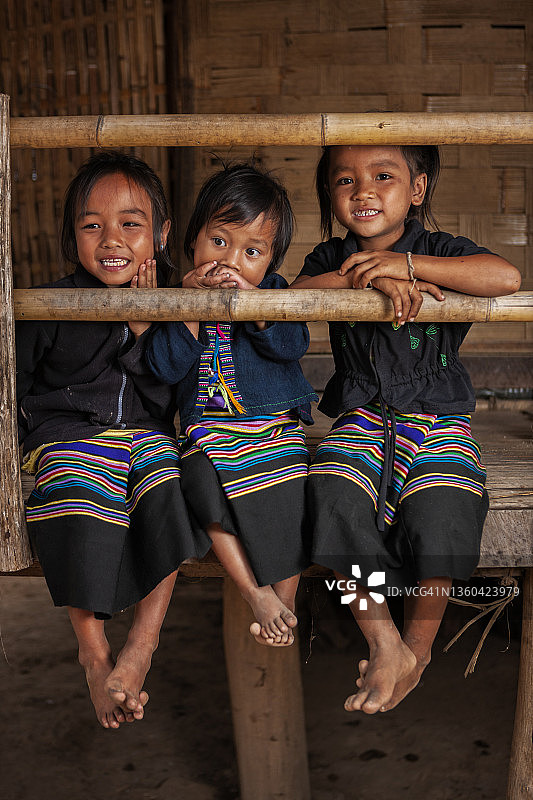 三个快乐的小女孩，老挝北部，亚洲图片素材
