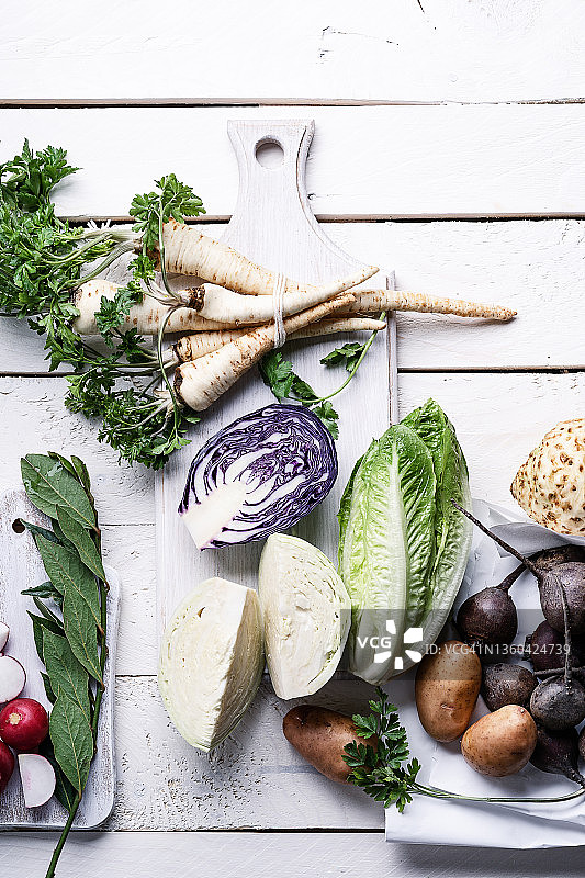 待烹饪的各种有机新鲜蔬菜图片素材