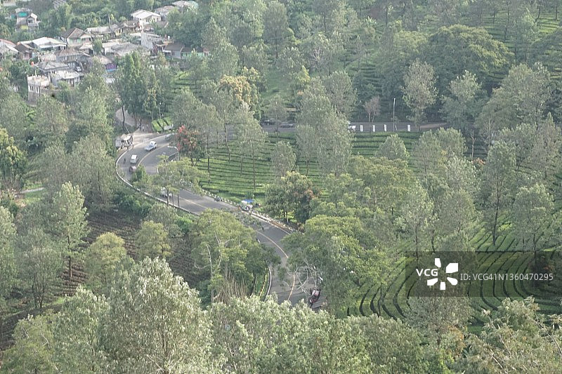 绿色高地公路景观图片素材
