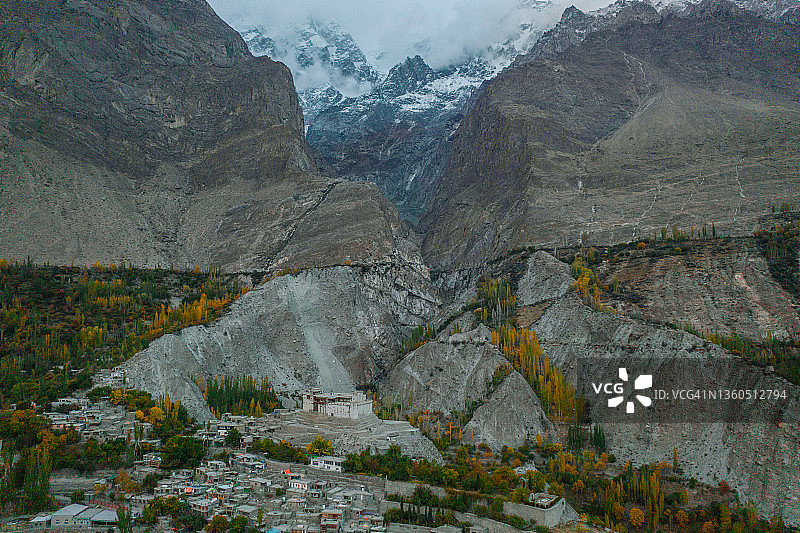 喜马拉雅山脉秋季堡垒航拍图片素材