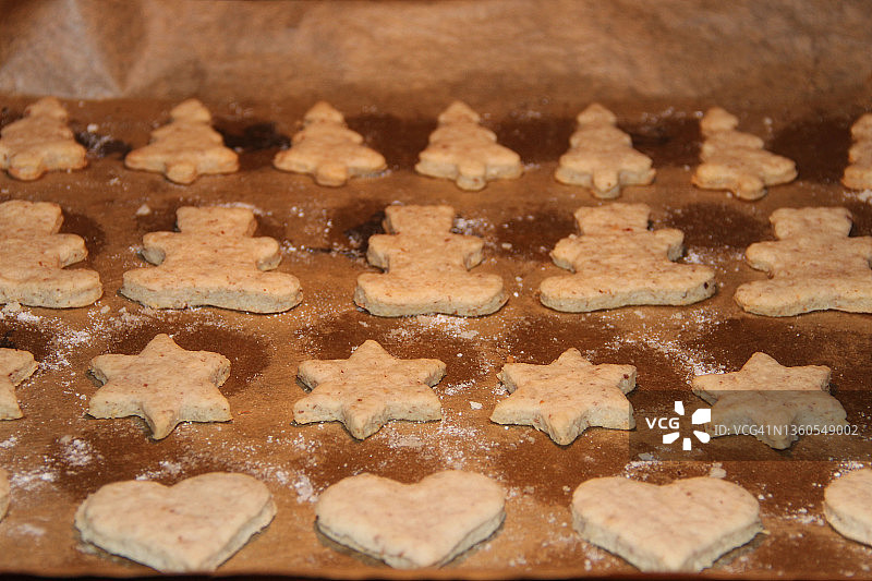烤箱中烘焙的自制饼干图片素材