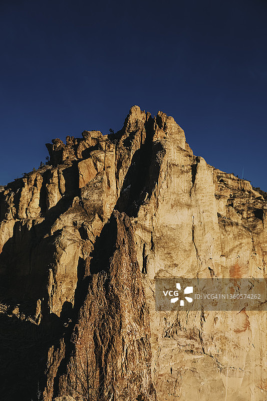 史密斯岩州立公园的壮丽岩壁和山脉图片素材