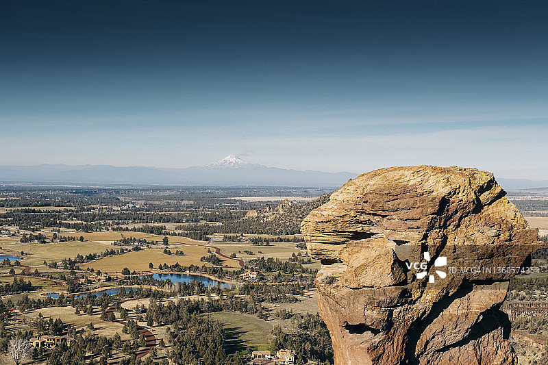 俄勒冈州中部胡德山和史密斯岩猴脸岩石塔图片素材