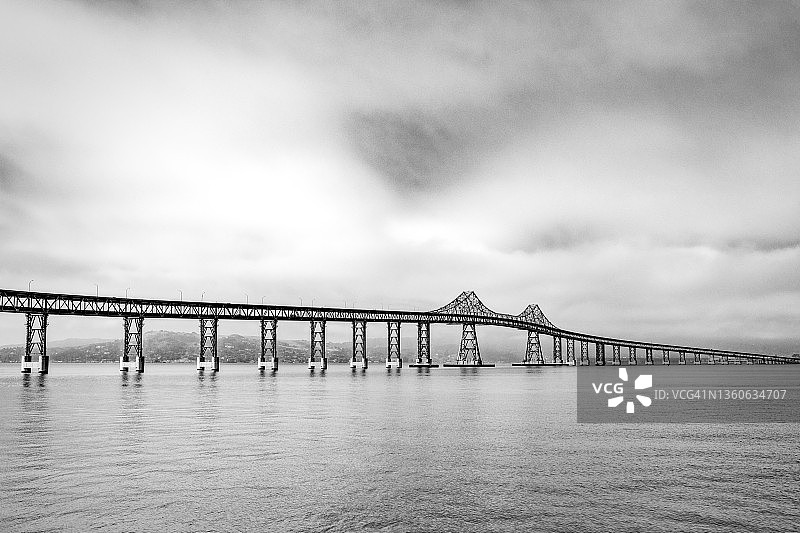 海湾上的桥梁图片素材