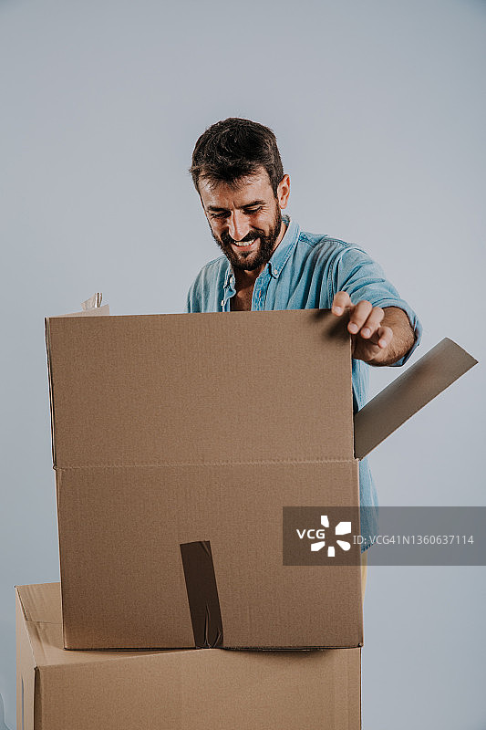 纸板箱打包图片素材