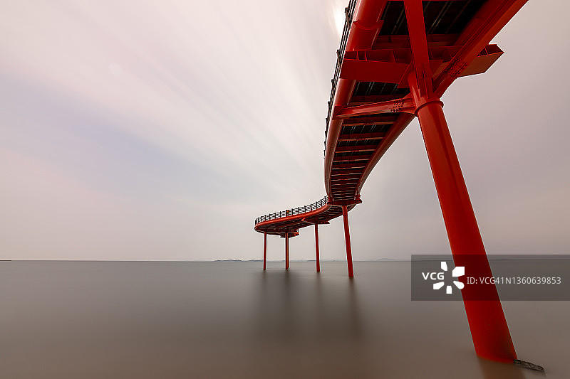 红色桥梁图片素材