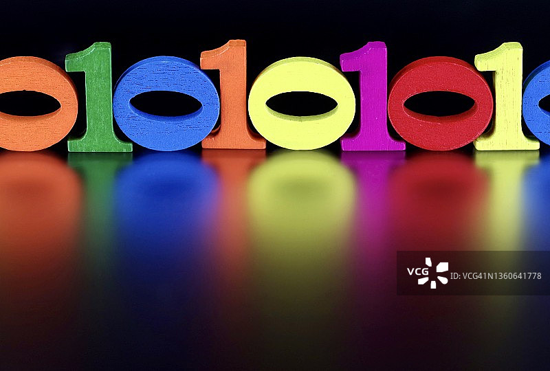 彩色二进制代码图片素材