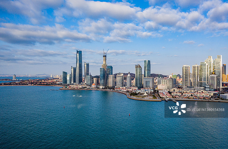 青岛城市天际线无人机视角图片素材